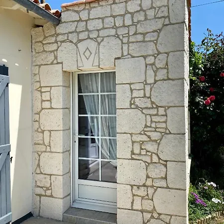 D'hotes La Belgerie Bed & Breakfast 3*